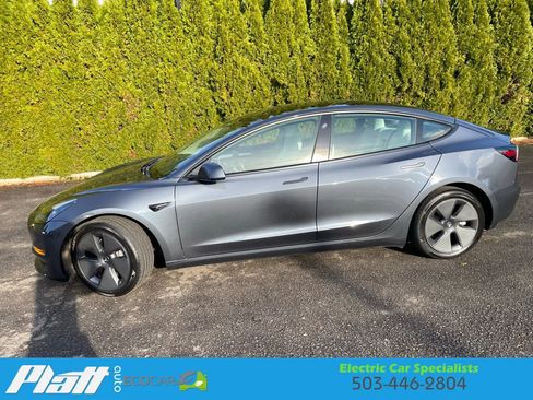 Used 2023 Tesla Model 3 Standard Range image 4