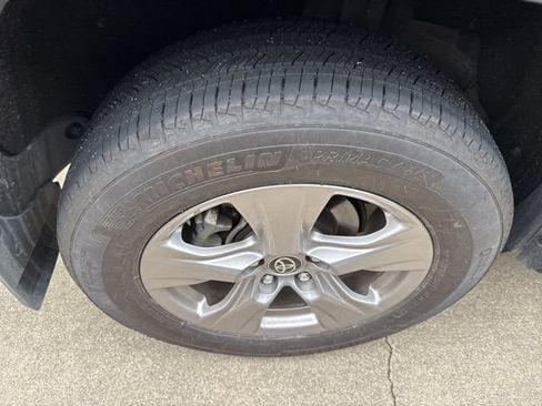 Used 2025 Toyota RAV4 XLE image 9