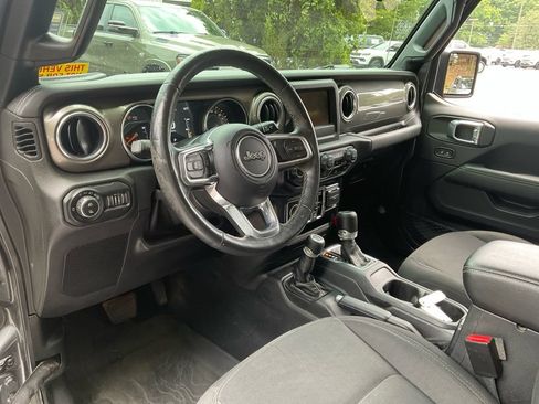 Used 2021 Jeep Gladiator Overland w/ Cold Weather Group AWD/4WD image 21