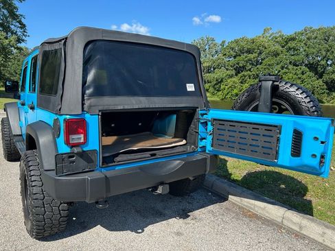 Used 2018 Jeep Wrangler Unlimited Sport S AWD/4WD image 10
