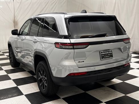 New 2025 Jeep Grand Cherokee Altitude AWD/4WD image 5