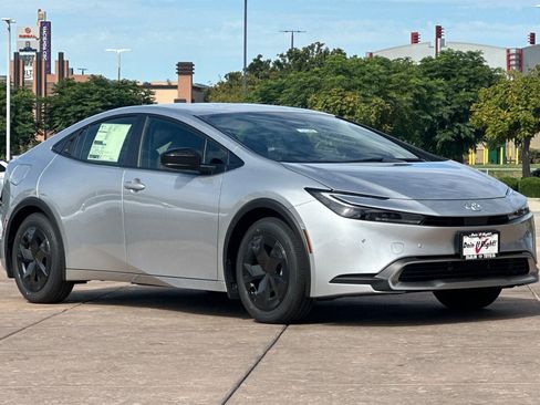 New 2027 Toyota Prius Plug-In Hybrid FWD image 2