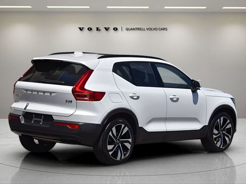 Certified 2025 Volvo XC40 B5 Plus w/ Protection Package Premier image 4