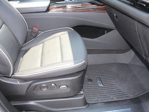 Used 2024 Cadillac Escalade Premium Luxury image 18