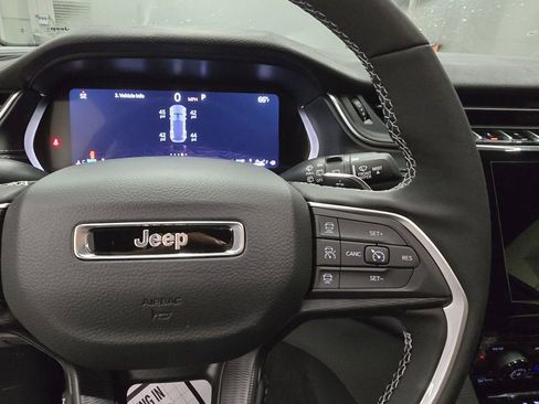 New 2025 Jeep Grand Cherokee Laredo w/ Luxury Tech Group I RWD image 18