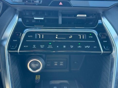 Certified 2024 Toyota Venza XLE AWD/4WD image 27