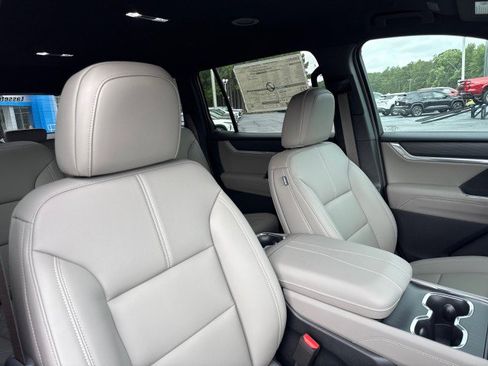 New 2025 GMC Acadia Elevation w/ Elevation Premium Package image 11