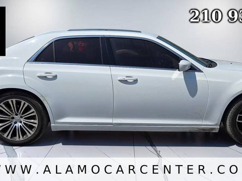 Used 2013 Chrysler 300 S RWD image 5