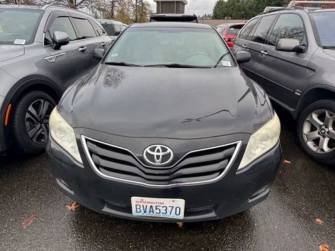 Used 2011 Toyota Camry LE image 2
