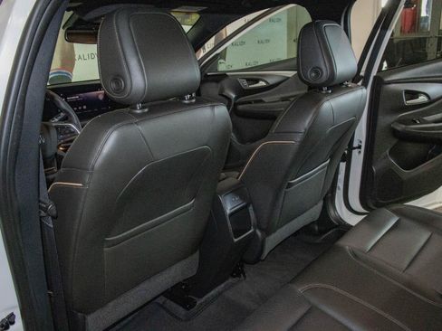 Used 2025 Buick Envista Avenir FWD image 9