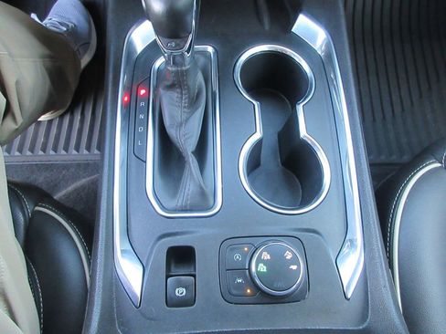 Used 2023 Chevrolet Traverse Premier image 31