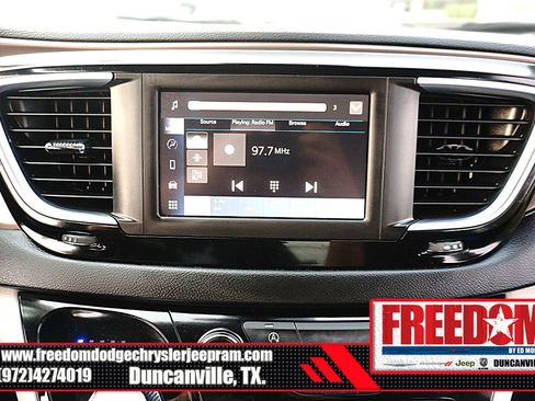 Used 2023 Chrysler Voyager LX image 23