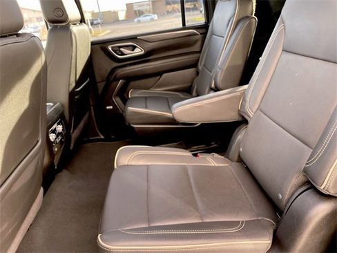 Used 2024 GMC Yukon XL SLT w/ SLT Luxury Package image 22