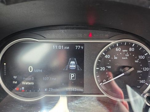 Used 2024 Nissan Versa SR FWD image 18