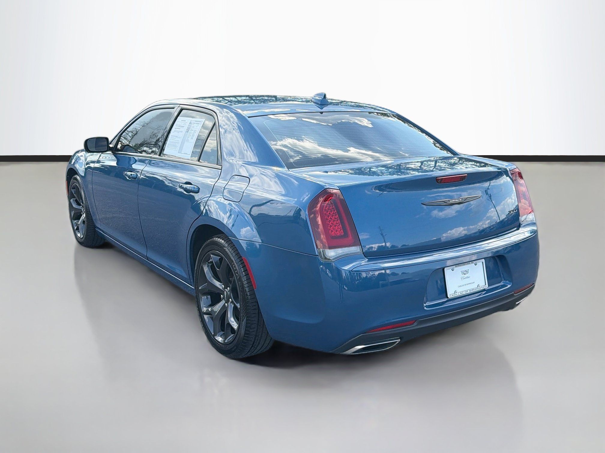 Used 2022 Chrysler 300 Touring w/ Sport Appearance Package RWD image 7