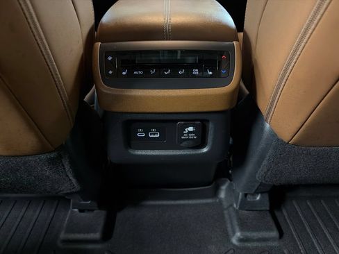 Used 2024 Nissan Pathfinder Platinum w/ Cargo Package AWD/4WD image 32