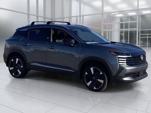 New 2026 Nissan Kicks SR w/ Cold Weather Package image 8