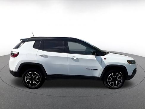 Used 2025 Jeep Compass Trailhawk w/ Trailer Tow Group AWD/4WD image 8