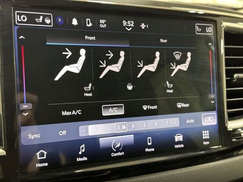 Used 2023 Chrysler Pacifica Touring-L image 16