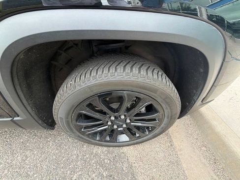 Used 2023 GMC Acadia SLE w/ Driver Convenience Package AWD/4WD image 16