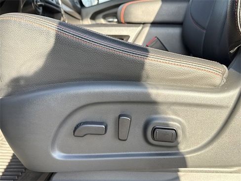 Used 2023 Nissan Titan PRO-4X w/ Pro-4x Convenience Package image 23
