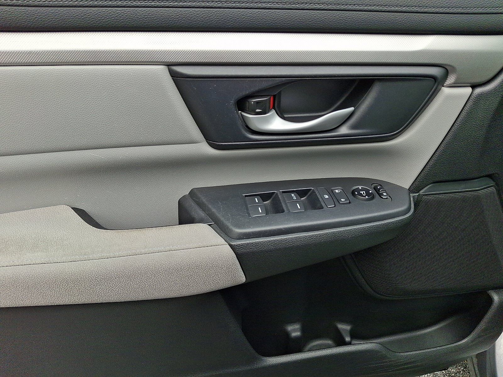 Used 2017 Honda CR-V LX image 12