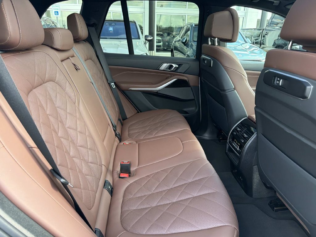 Used 2025 BMW X5 xDrive40i w/ Climate Comfort Package AWD/4WD image 9