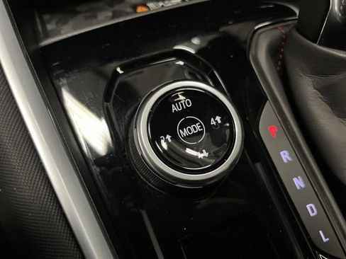 Used 2024 Chevrolet Colorado Z71 w/ Z71 Convenience Package 2 image 25