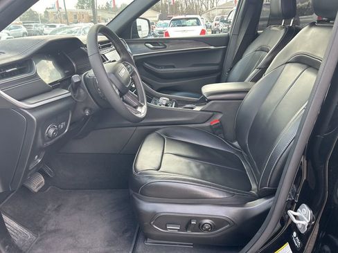 Used 2025 Jeep Grand Cherokee L Limited w/ Luxury Tech Group II AWD/4WD image 8
