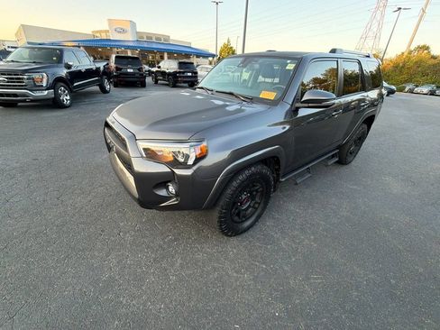 Used 2022 Toyota 4Runner SR5 Premium w/ Moonroof Package RWD image 15