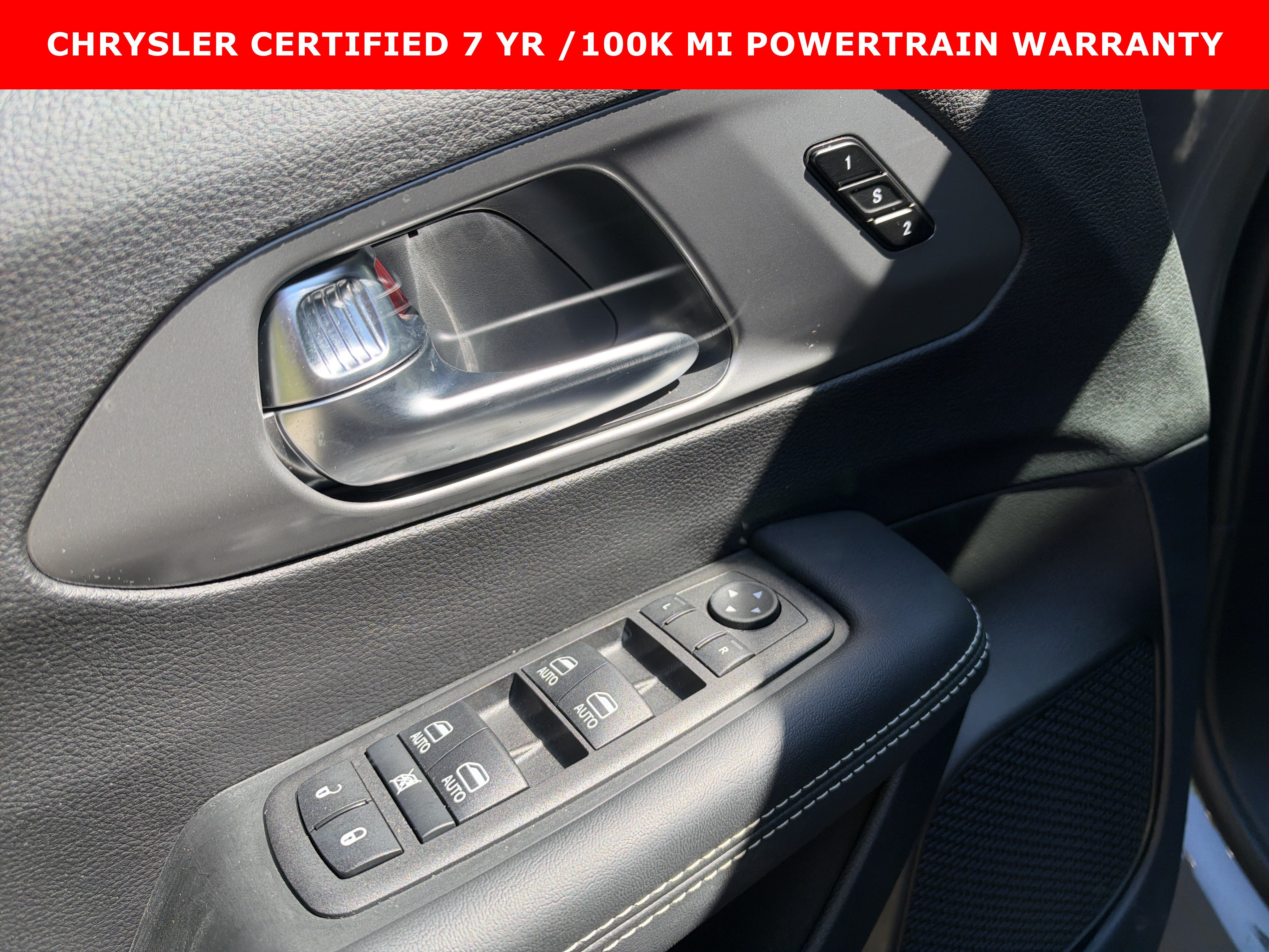 Used 2025 Chrysler Pacifica Select FWD image 14