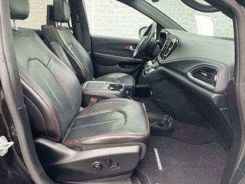 Used 2020 Chrysler Pacifica Limited image 21