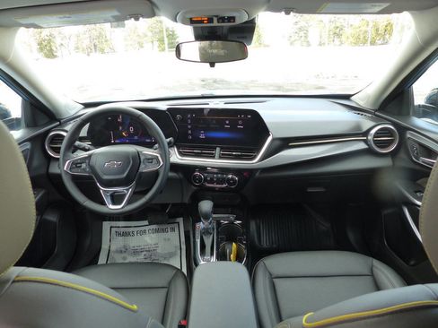Used 2025 Chevrolet Trax ACTIV w/ Driver Confidence Package FWD image 39