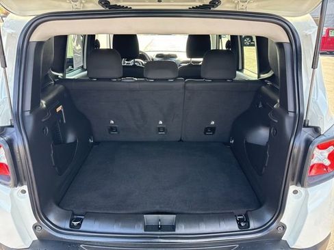 Used 2023 Jeep Renegade Latitude image 17