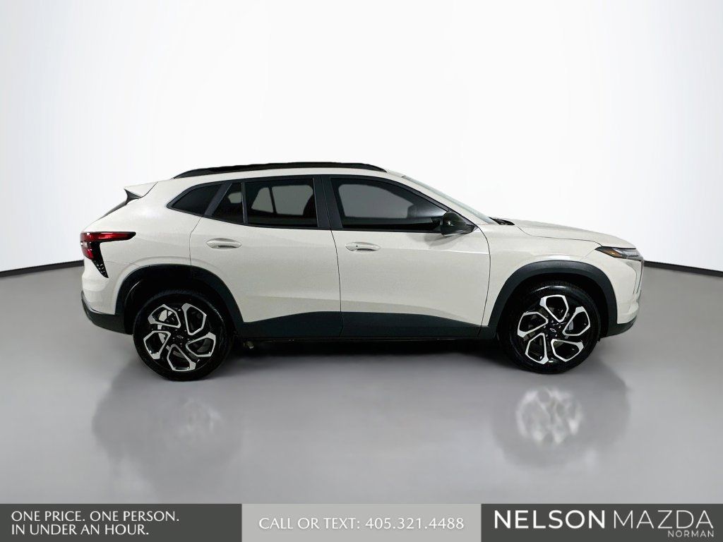 Used 2026 Chevrolet Trax RS w/ Sunroof Package FWD image 5