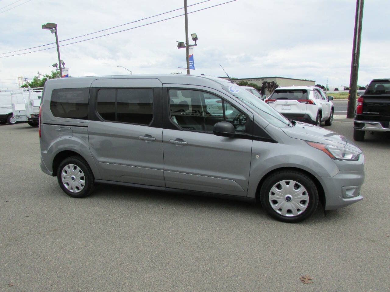 Used 2023 Ford Transit Connect XLT FWD image 5