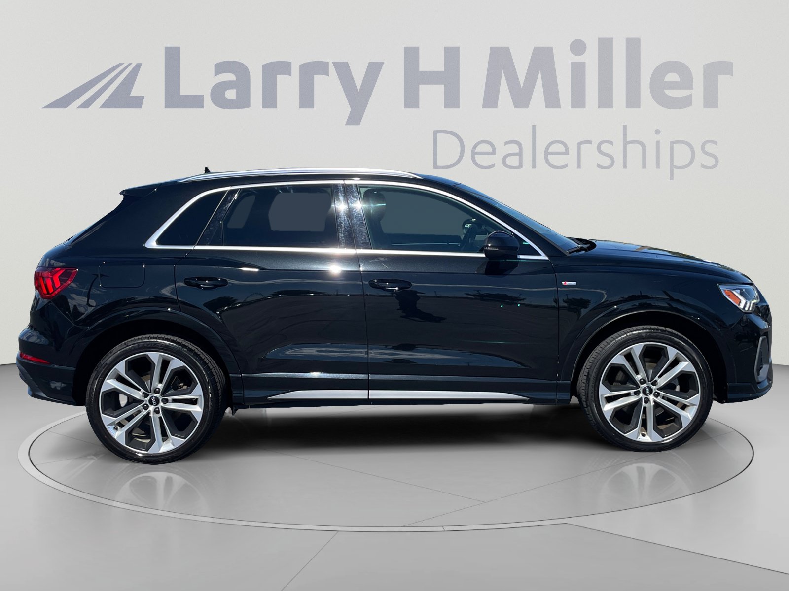 Used 2019 Audi Q3 2.0T Premium Plus w/ Premium Plus Package AWD/4WD image 6