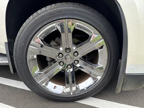 Used 2015 Cadillac Escalade Luxury AWD/4WD image 17