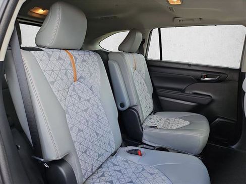 Used 2023 Toyota Highlander Bronze Edition image 22
