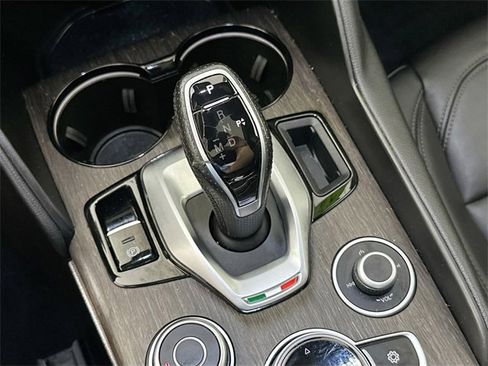 Used 2022 Alfa Romeo Giulia Ti image 15