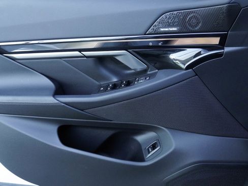 Used 2024 BMW i5 eDrive40i w/ M Sport Package image 32