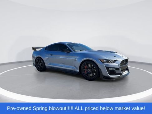Used 2022 Ford Mustang Shelby GT500 w/ Carbon Fiber Track Pack RWD image 2