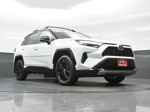 Used 2025 Toyota RAV4 XSE w/ Advanced Technology Package AWD/4WD image 27
