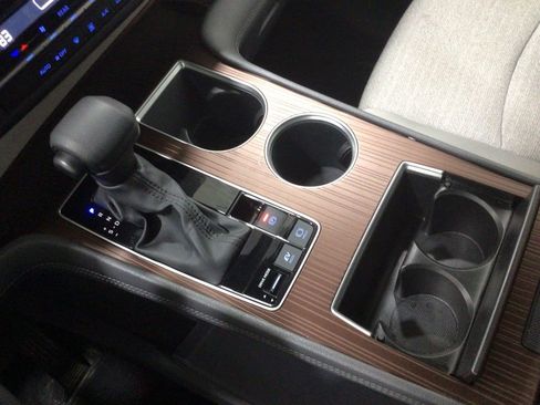 Used 2024 Toyota Sienna LE image 12