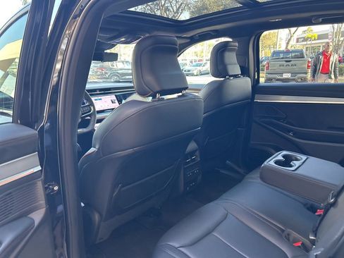 Used 2024 Jeep Wagoneer Launch Edition image 45