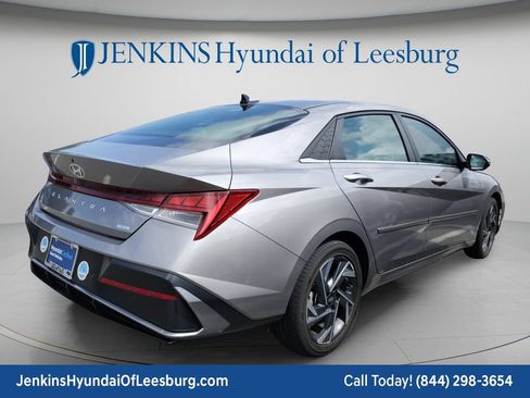 Certified 2024 Hyundai Elantra Limited FWD image 7