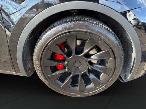 Used 2022 Tesla Model Y Performance image 24