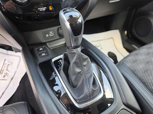 Used 2022 Nissan Rogue Sport SV w/ Technology Package FWD image 19