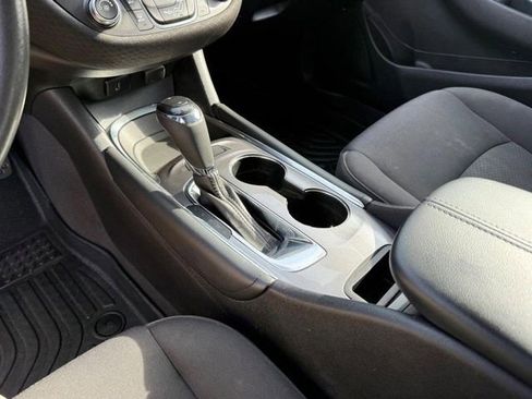 Used 2017 Chevrolet Malibu LT FWD image 24