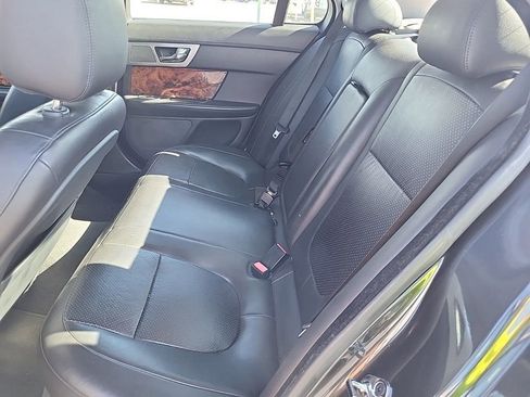 Used 2011 Jaguar XF Premium RWD image 8